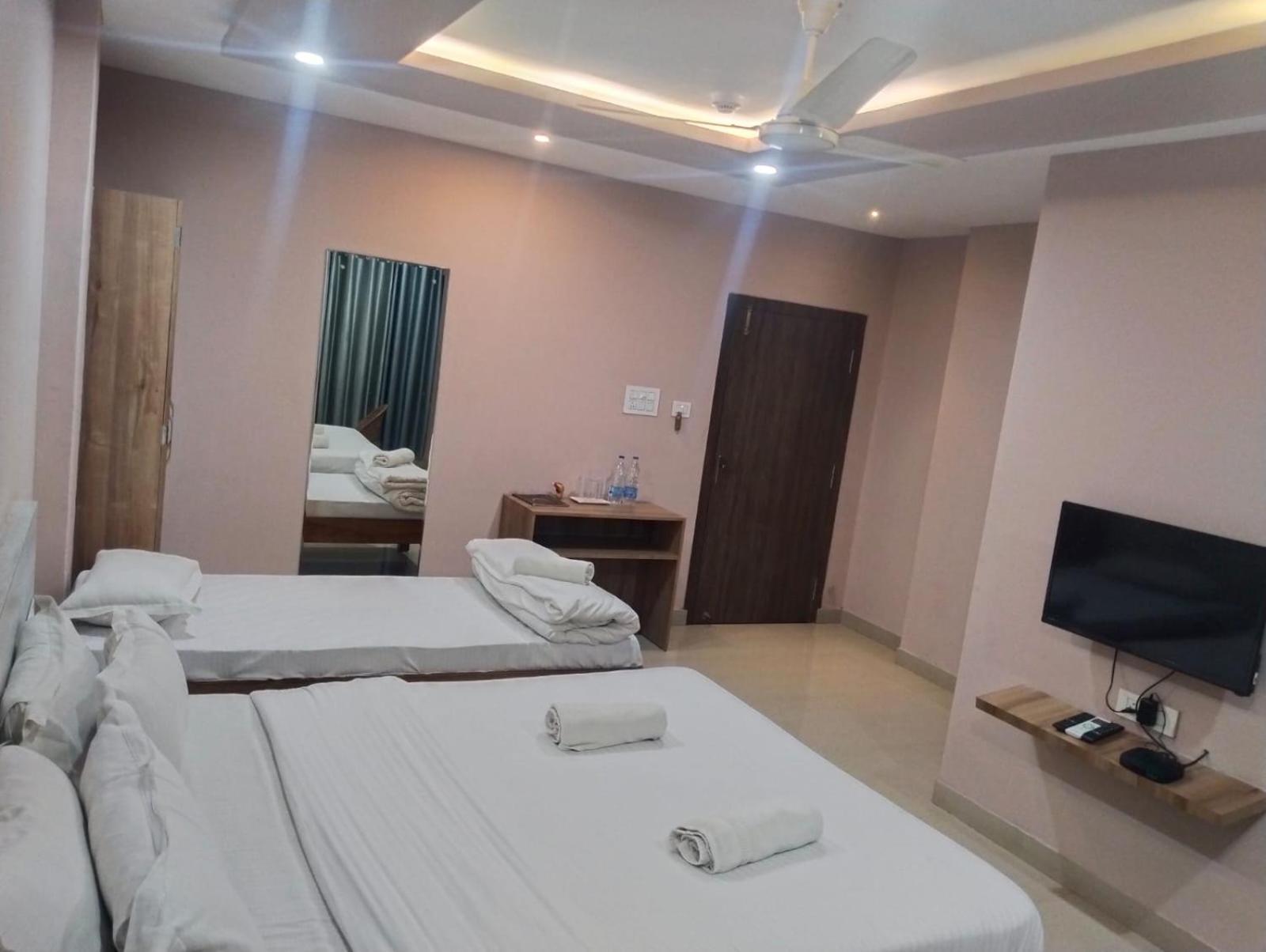 Hotel Silver Regency Guwahati Esterno foto